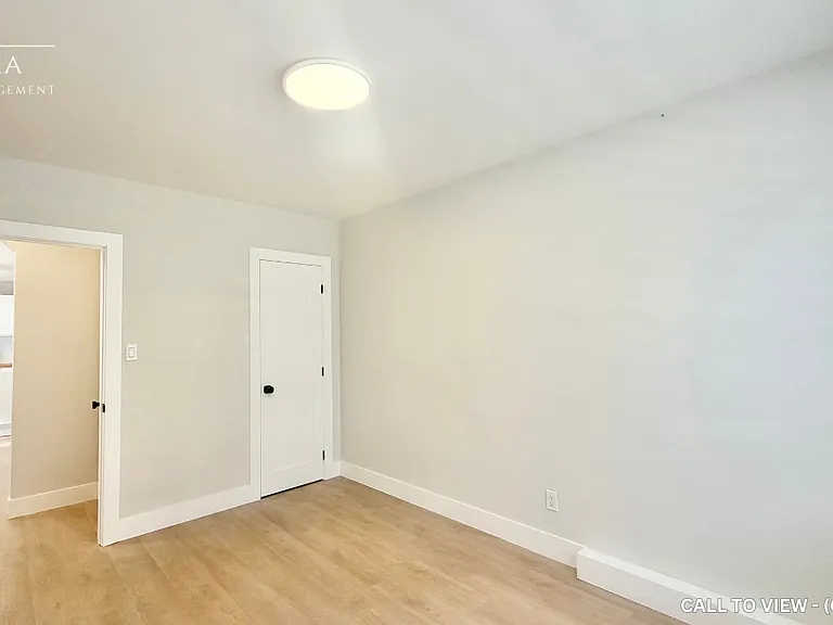 5124 Dundas St W #1 — Photo 7