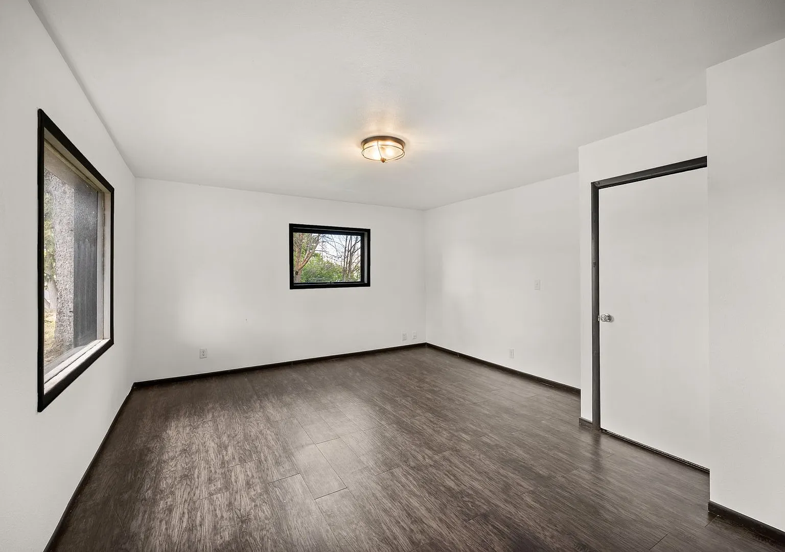 4 Bed 1.5 Bath Davenport Home! — Photo 4