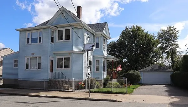 2 bed, 894 sqft, $1,600 — Photo 3