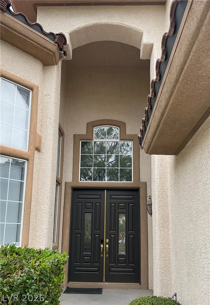 5 bed, 4.5 bath, 4387 sqft, $4,900 — Photo 2