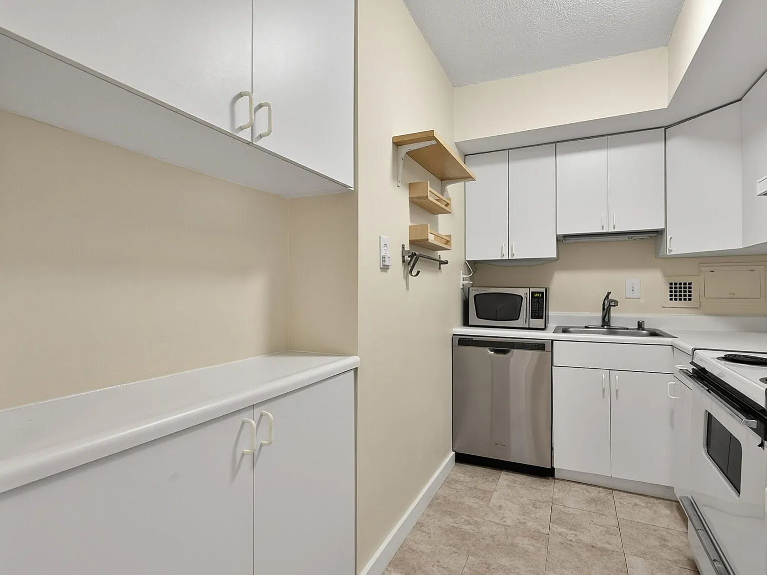 2 bed, $2,950 — Photo 3