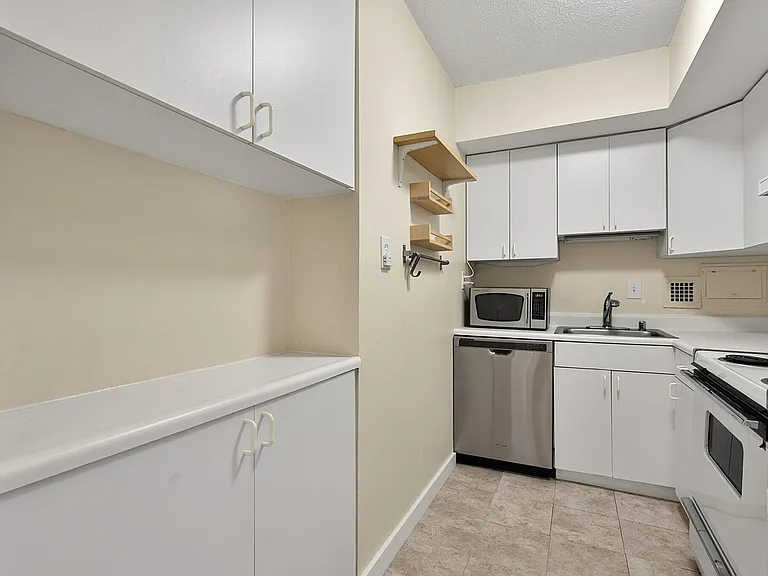 1301 Delaware Ave SW #812 — Photo 3