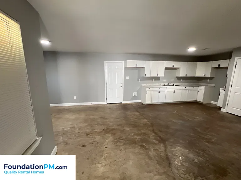1273 Englewood St — Photo 5