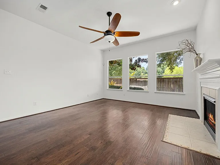 25030 Emporia Point Ct — Photo 10