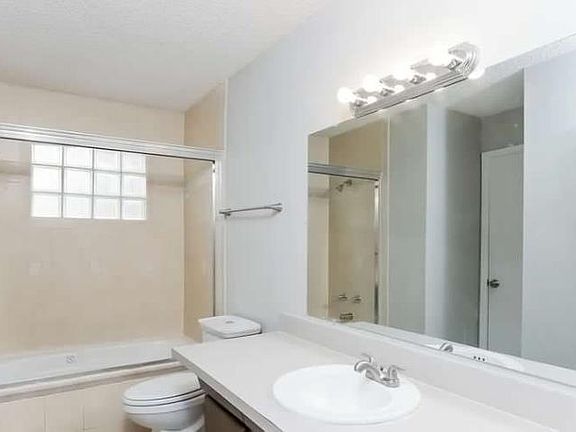 3rd image of 3131 Elmer St #1