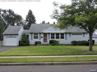 136 Crain Rd, Paramus, NJ 07652