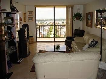 5th image of 290 174th St APT 2002