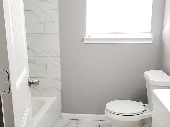 5th image of 3910 Campbell St #2209