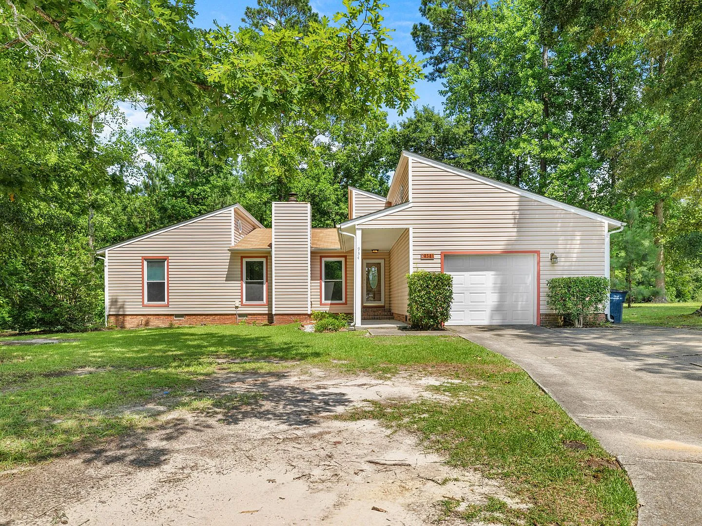 Home in Cul-De-Sac — Photo 1