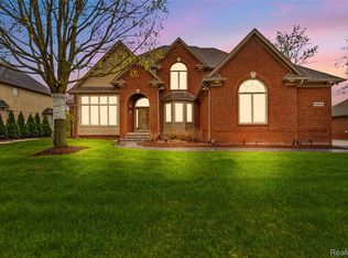 55405 Whitney Dr, Shelby Township, MI 48315