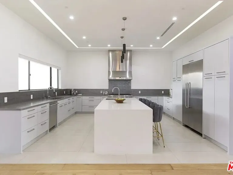748 N Detroit St — Photo 13