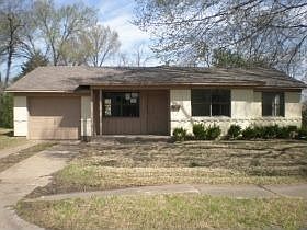 1st image of 121 W Wanda Dr