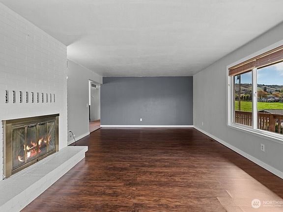 3rd image of 3010 NW Cascade Avenue