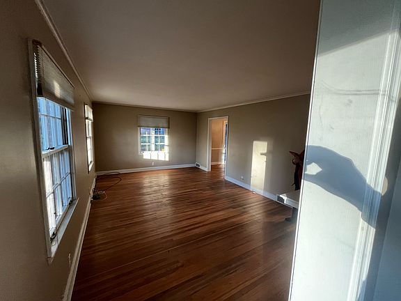 5th image of 101 E Westfield Blvd