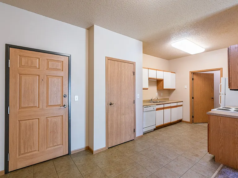 Fargo, ND West Lake Apartments | Entry