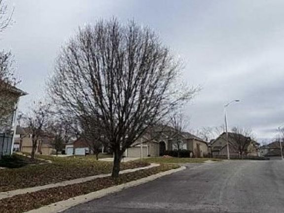Exterior Neighborhood (street photo)