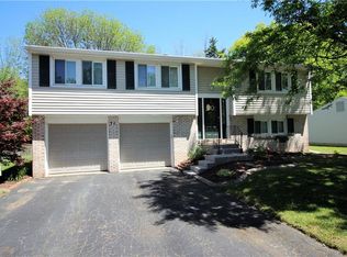 71 Burning Brush Dr, Rochester, NY 14606