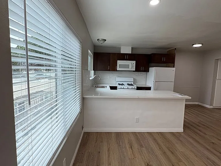 4216 Euclid Ave #7 — Photo 4