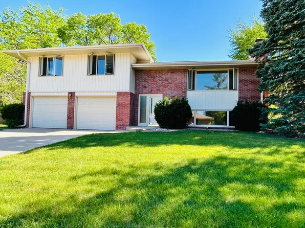 8001 Sandalwood Dr, Lincoln, NE 68510