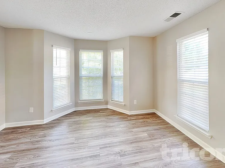 3912 Farlow Rd — Photo 4