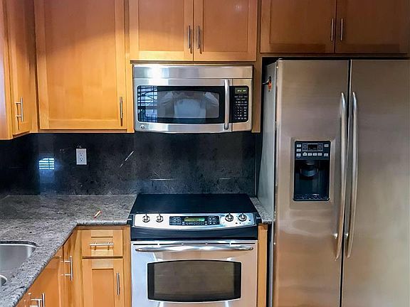4th image of 641 Cedar St Unit 201