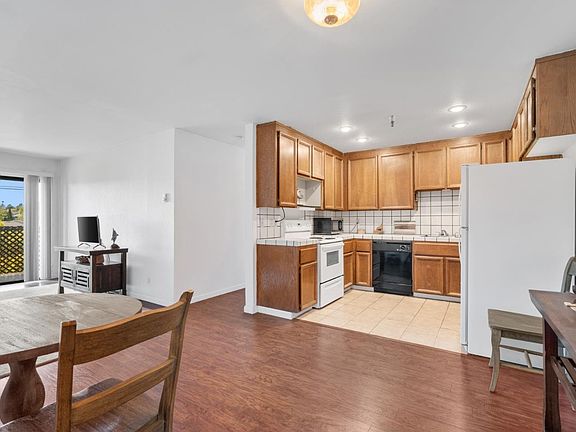 2nd image of 375 Clifford Ave APT 312
