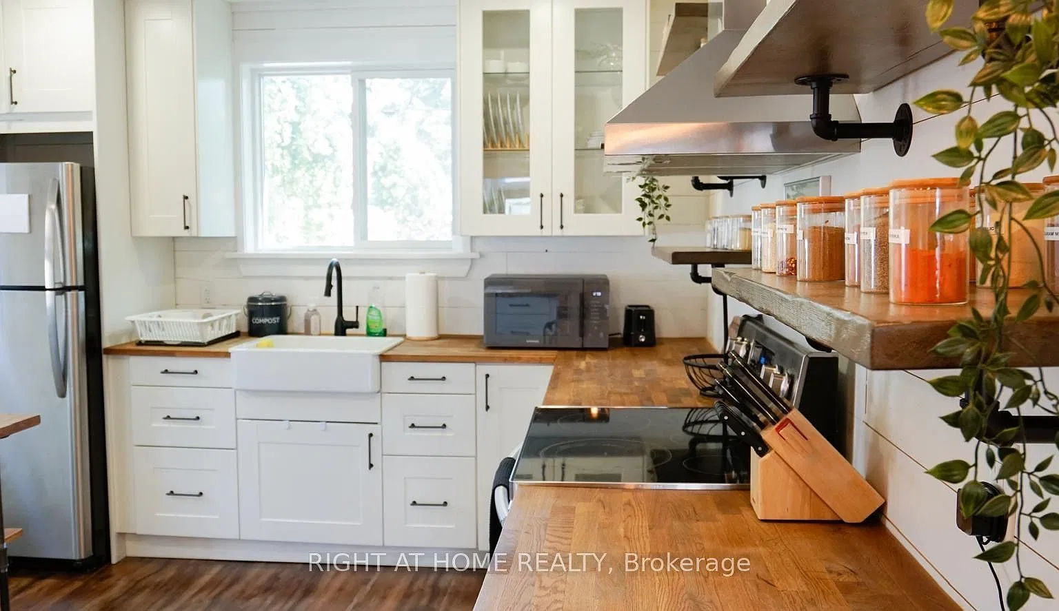 3 bed, $2,800 — Photo 1