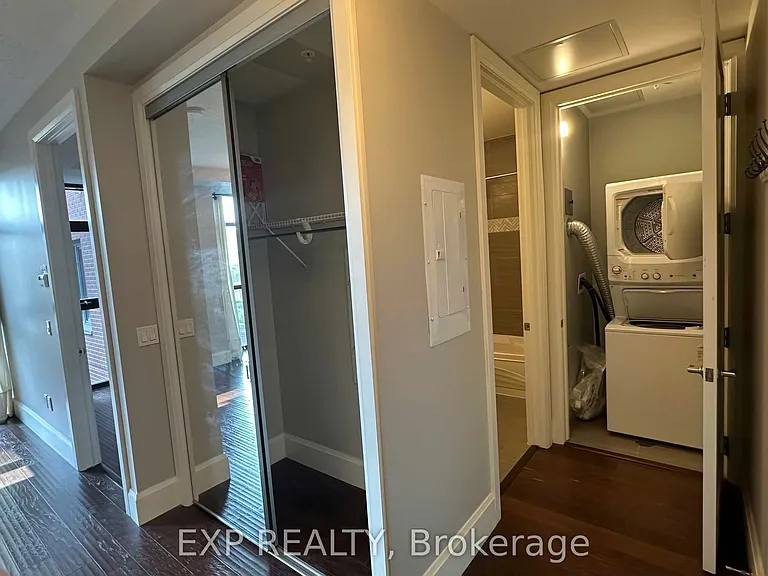 112 King St E #512 — Photo 11