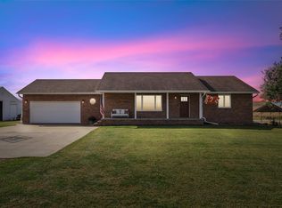 964 G Hwy #40, Pleasantville, IA 50225