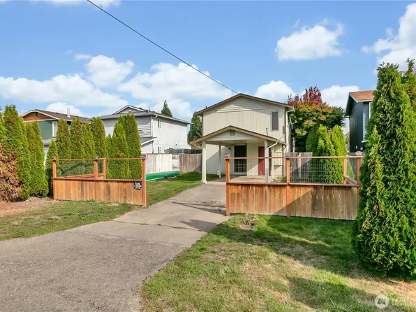 24416 15th Avenue S, Des Moines, WA 98198