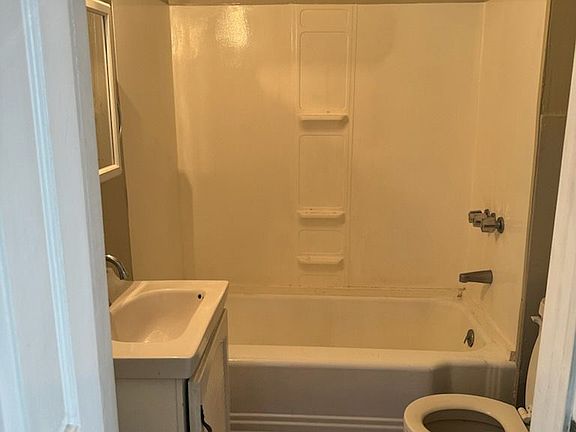 3rd image of 109 Park Pl