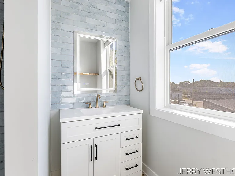 715 Butterworth St SW #4 — Photo 16
