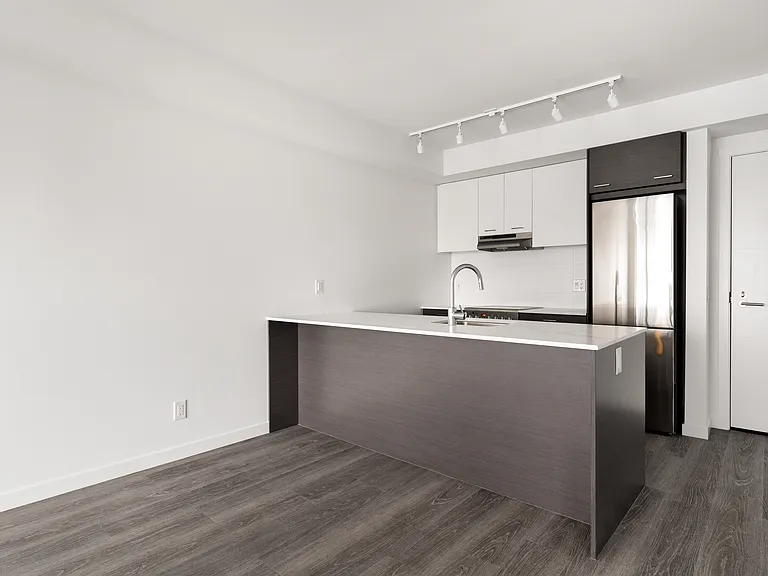 537 Foster Ave — Photo 14