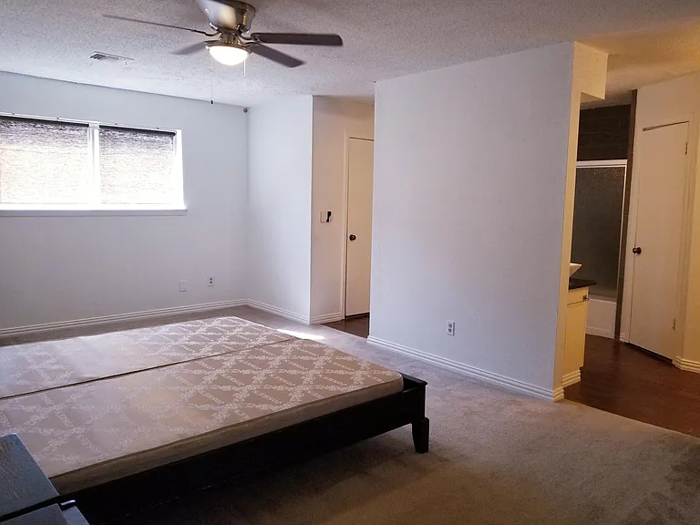 13203 Richmond Ave — Photo 6
