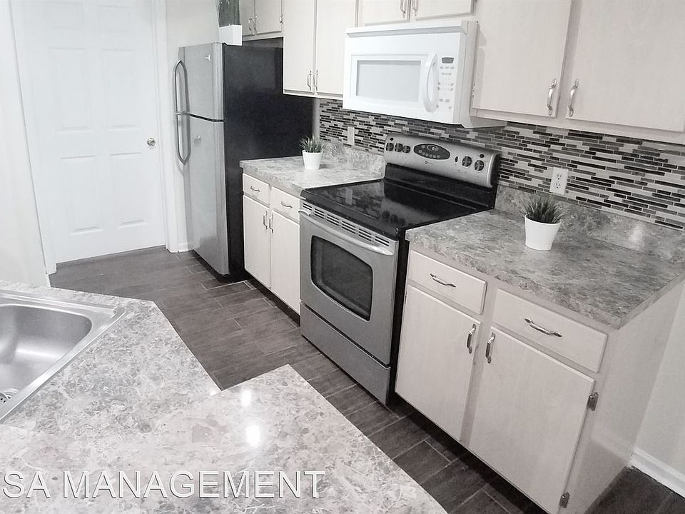 1st image of 814 Crest Pines Dr APT 916