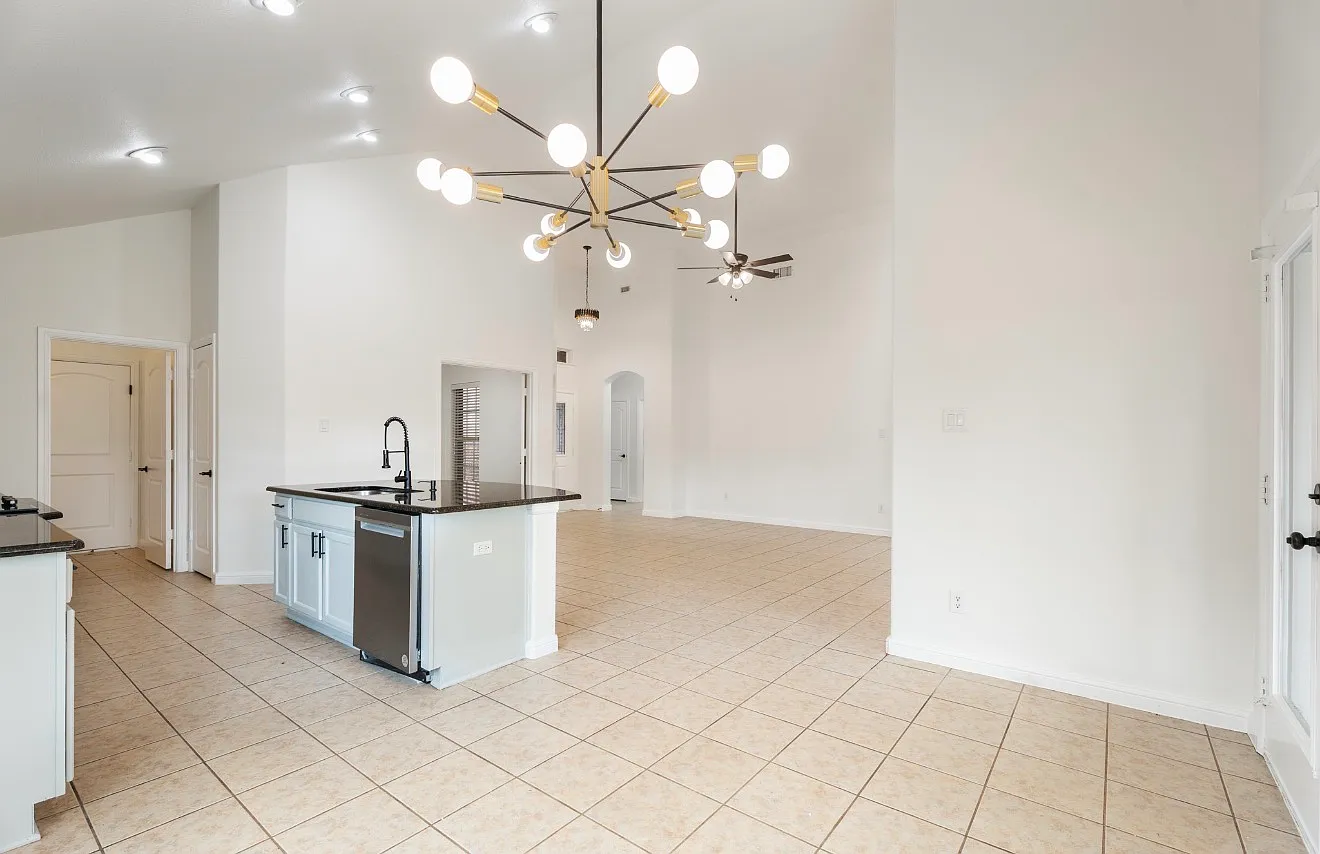 3 bed, 1687 sqft, $2,500 — Photo 3
