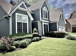 15821 Ash Ln, Overland Park, KS 66224
