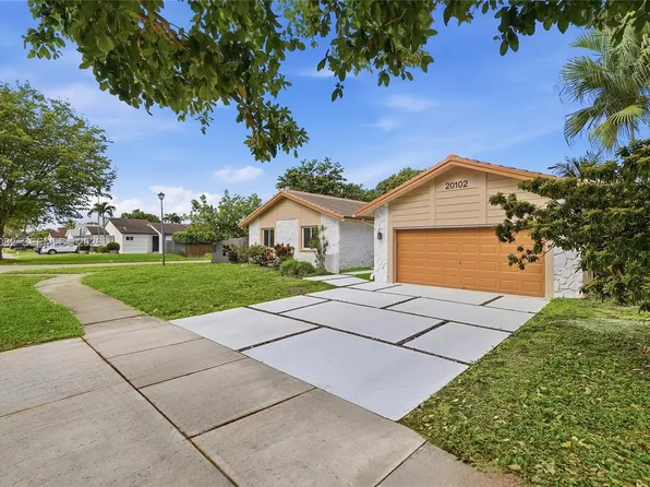 20102 NW 62nd Ave, Hialeah, FL 33015