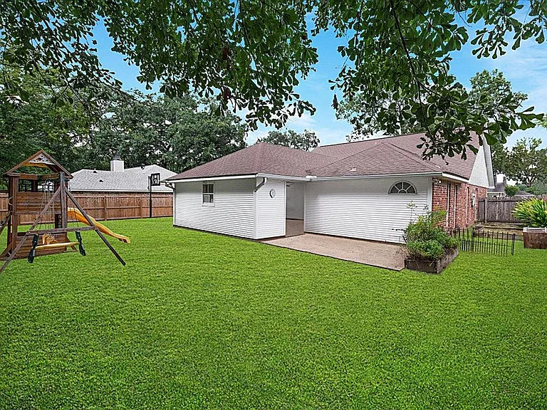 18607 Red Oak Dr — Photo 5