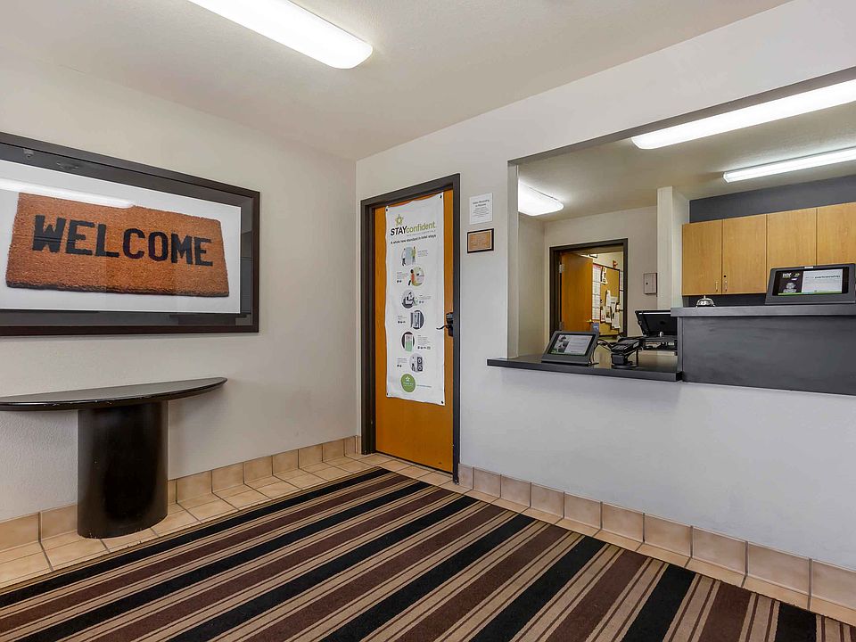 Lobby and Guest Check-in