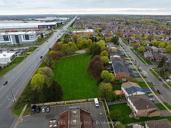 4th image of 80 Dumfries Ave