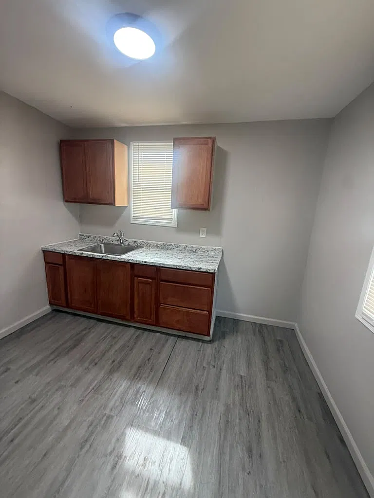 3 bed, 980 sqft, $1,250 — Photo 2