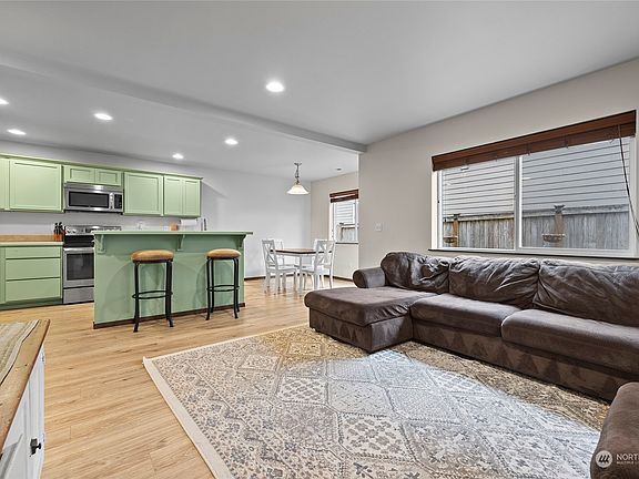 5th image of 11 92nd Avenue SE