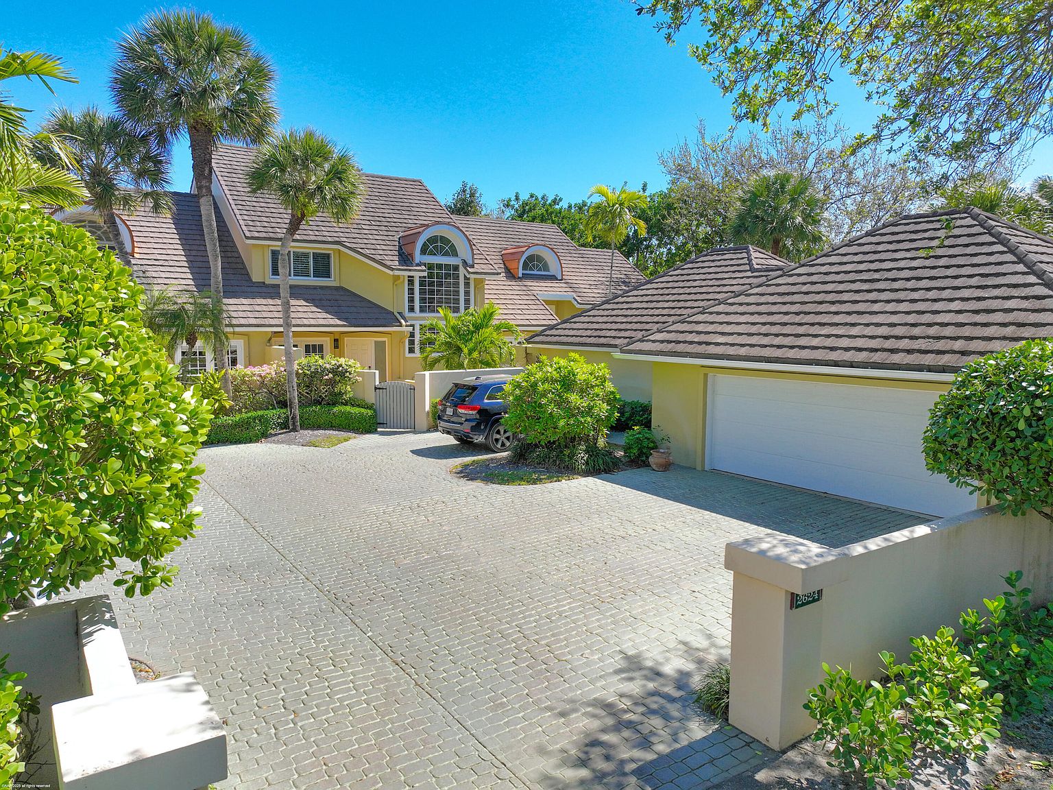 2624 Muirfield Court N