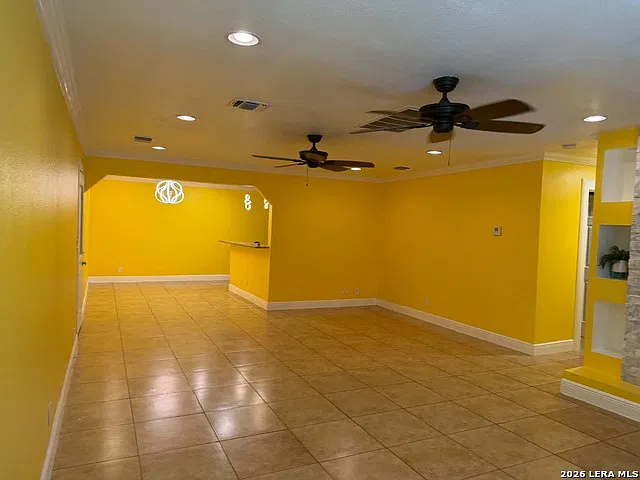 3 bed, 3.0 bath, 1490 sqft, $2,400 — Photo 2