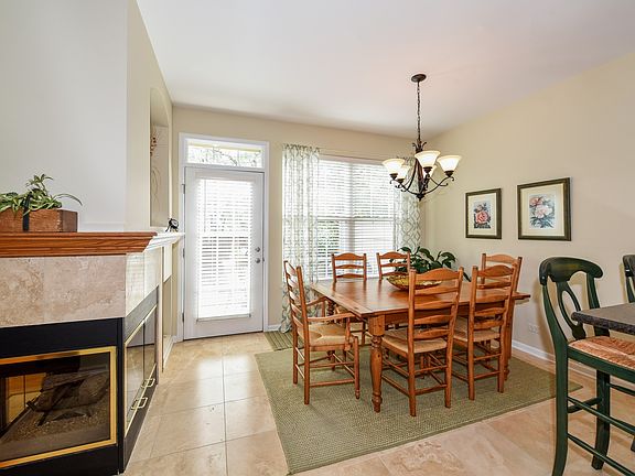 4th image of 6283 Edgebrook Ln E