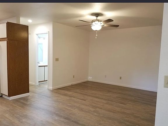 4th image of 430 E Adams St #434