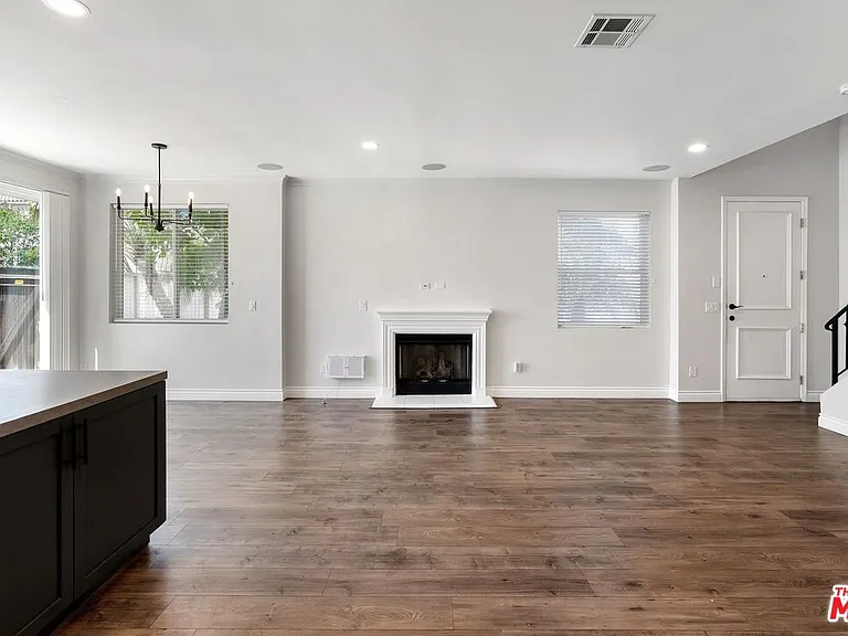 7124 Farralone Ave #101 — Photo 3