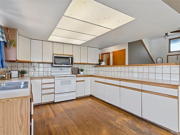 5th image of 752 Meadow Station Cir