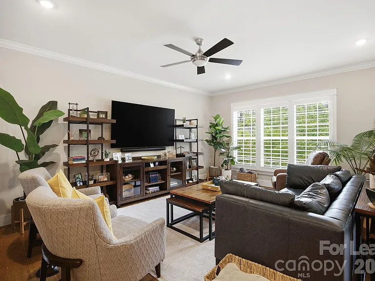519 Griffith Village Ln — Photo 20
